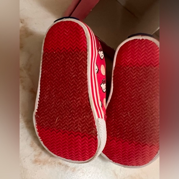 Hello Kitty Kids Sneakers - Red and White - Picture 6 of 10